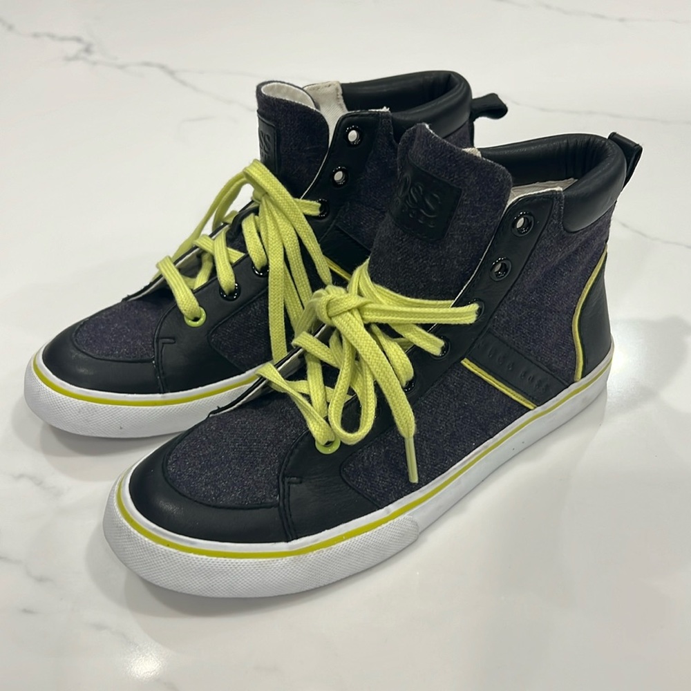 Hugo Boss boys high top sneakers size 1.5 (EU 33), brand new